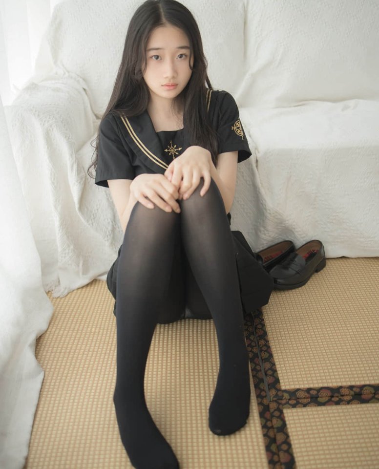 012-樱樱樱可 黑丝JK套装[45P1V-858MB]