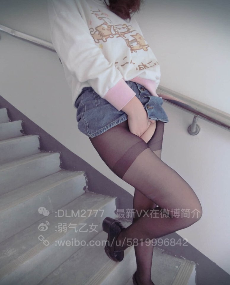 156-微博红人@弱气乙女 全18套诱惑自拍套图语音合集[349P] – 江湖日记